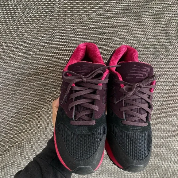 New Balance 530 Black Blackberry Red - Picture 2 of 8